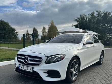 Белый Мерседес Е-Класс, объемом двигателя 1.99 л и пробегом 65 тыс. км за 28700 $, фото 1 на Automoto.ua