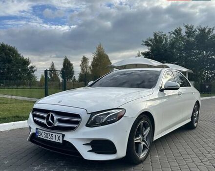 Белый Мерседес Е-Класс, объемом двигателя 1.99 л и пробегом 65 тыс. км за 28700 $, фото 1 на Automoto.ua