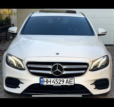 Белый Мерседес Е-Класс, объемом двигателя 1.99 л и пробегом 74 тыс. км за 30000 $, фото 1 на Automoto.ua