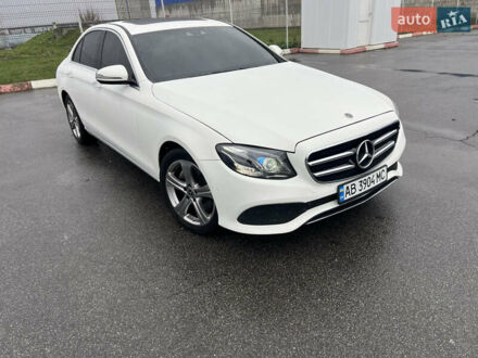Белый Мерседес Е-Класс, объемом двигателя 1.95 л и пробегом 125 тыс. км за 28500 $, фото 1 на Automoto.ua