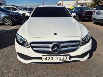 Белый Мерседес Е-Класс, объемом двигателя 2 л и пробегом 117 тыс. км за 18000 $, фото 1 на Automoto.ua