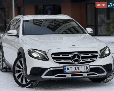 Белый Мерседес Е-Класс, объемом двигателя 2 л и пробегом 280 тыс. км за 26499 $, фото 1 на Automoto.ua