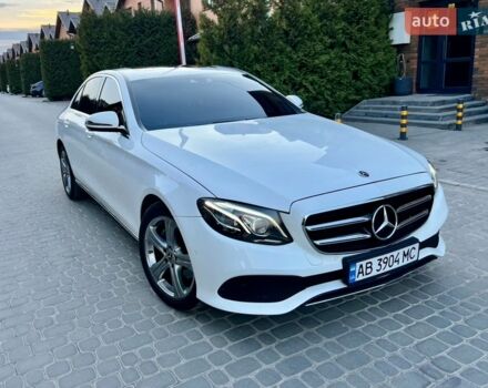 Белый Мерседес Е-Класс, объемом двигателя 2 л и пробегом 126 тыс. км за 26500 $, фото 1 на Automoto.ua
