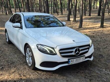 Мерседес Е-Класс 2017 в Днепре (Днепропетровске) на Automoto.ua Белый Мерседес Е-Класс, объемом двигателя 1.99 л и пробегом 184 тыс. км за 31200 $, фото 1 на Automoto.ua