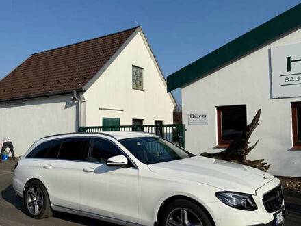 Мерседес Е-Класс 2017 в Черновцах на Automoto.ua Белый Мерседес Е-Класс, объемом двигателя 2.2 л и пробегом 280 тыс. км за 18000 $, фото 1 на Automoto.ua