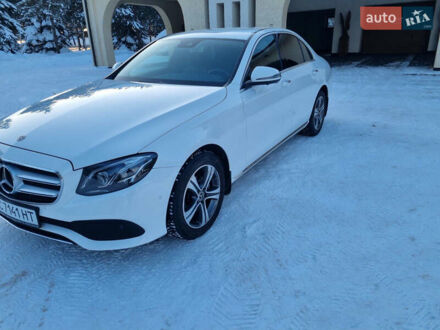 Білий Мерседес Е-Клас, об'ємом двигуна 2 л та пробігом 100 тис. км за 30000 $, фото 1 на Automoto.ua