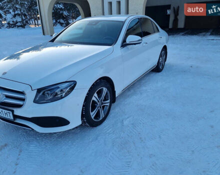 Белый Мерседес Е-Класс, объемом двигателя 2 л и пробегом 100 тыс. км за 30000 $, фото 1 на Automoto.ua