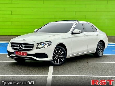 Білий Мерседес Е-Клас, об'ємом двигуна 2 л та пробігом 99 тис. км за 31900 $, фото 1 на Automoto.ua
