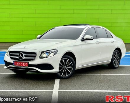 Белый Мерседес Е-Класс, объемом двигателя 2 л и пробегом 99 тыс. км за 31900 $, фото 1 на Automoto.ua