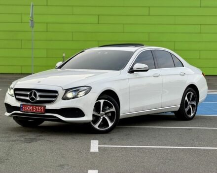 Белый Мерседес Е-Класс, объемом двигателя 2.2 л и пробегом 99 тыс. км за 31900 $, фото 1 на Automoto.ua