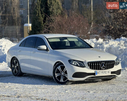 Белый Мерседес Е-Класс, объемом двигателя 1.95 л и пробегом 70 тыс. км за 31999 $, фото 1 на Automoto.ua