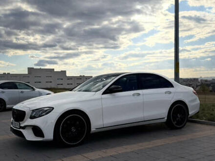 Белый Мерседес Е-Класс, объемом двигателя 1.95 л и пробегом 191 тыс. км за 30000 $, фото 1 на Automoto.ua