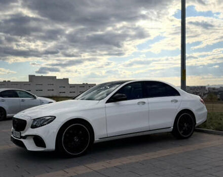 Белый Мерседес Е-Класс, объемом двигателя 1.95 л и пробегом 191 тыс. км за 30000 $, фото 1 на Automoto.ua