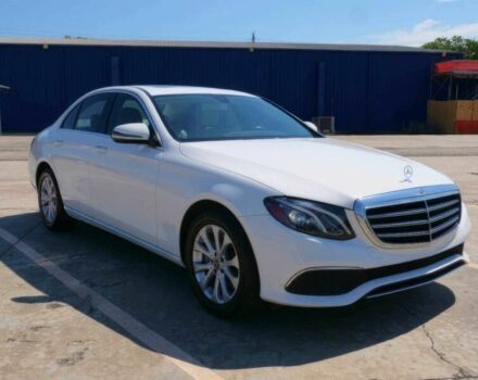 Мерседес Е-Клас 2019 у Кривому Розі на Automoto.ua Білий Мерседес Е-Клас, об'ємом двигуна 2 л та пробігом 31 тис. км за 16900 $, фото 1 на Automoto.ua