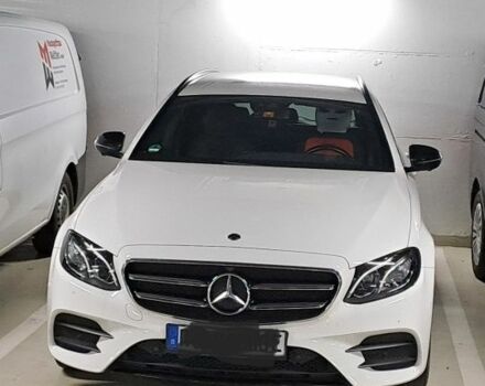 Белый Мерседес Е-Класс, объемом двигателя 2 л и пробегом 110 тыс. км за 31338 $, фото 1 на Automoto.ua