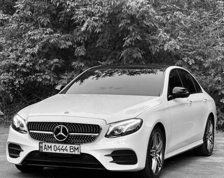 Белый Мерседес Е-Класс, объемом двигателя 2 л и пробегом 65 тыс. км за 34999 $, фото 1 на Automoto.ua