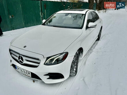 Белый Мерседес Е-Класс, объемом двигателя 3 л и пробегом 63 тыс. км за 36500 $, фото 1 на Automoto.ua