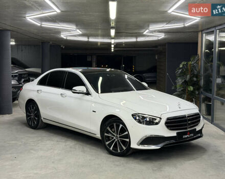 Белый Мерседес Е-Класс, объемом двигателя 1.99 л и пробегом 23 тыс. км за 55000 $, фото 1 на Automoto.ua