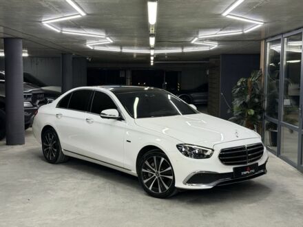 Белый Мерседес Е-Класс, объемом двигателя 2 л и пробегом 23 тыс. км за 55000 $, фото 1 на Automoto.ua