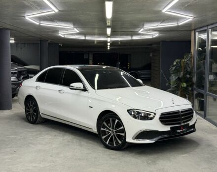 Белый Мерседес Е-Класс, объемом двигателя 2 л и пробегом 23 тыс. км за 55000 $, фото 1 на Automoto.ua