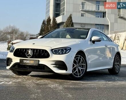 Белый Мерседес Е-Класс, объемом двигателя 3 л и пробегом 34 тыс. км за 58990 $, фото 1 на Automoto.ua