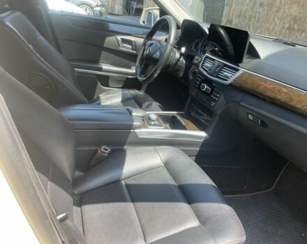 Бежевый Мерседес Е-Класс, объемом двигателя 2.1 л и пробегом 450 тыс. км за 8500 $, фото 5 на Automoto.ua