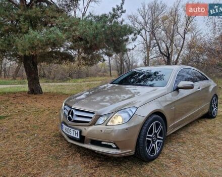 Бежевый Мерседес Е-Класс, объемом двигателя 2.99 л и пробегом 202 тыс. км за 15000 $, фото 13 на Automoto.ua