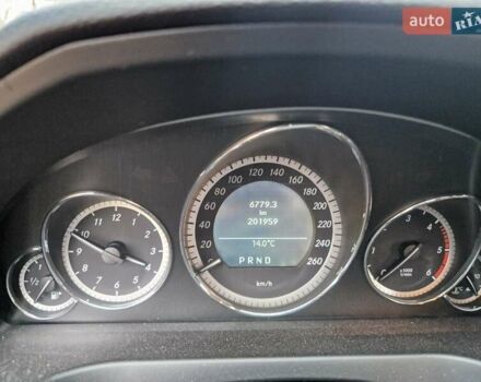 Бежевый Мерседес Е-Класс, объемом двигателя 2.99 л и пробегом 202 тыс. км за 15000 $, фото 33 на Automoto.ua