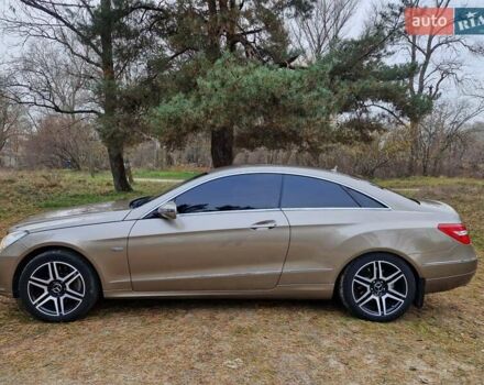Бежевый Мерседес Е-Класс, объемом двигателя 2.99 л и пробегом 202 тыс. км за 15000 $, фото 7 на Automoto.ua