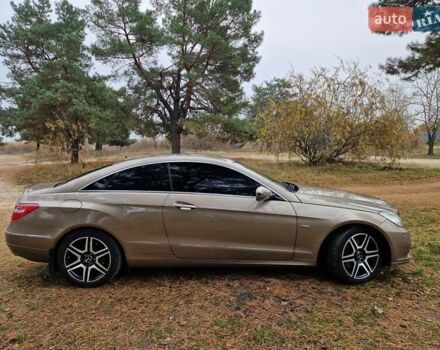 Бежевый Мерседес Е-Класс, объемом двигателя 2.99 л и пробегом 202 тыс. км за 15000 $, фото 6 на Automoto.ua