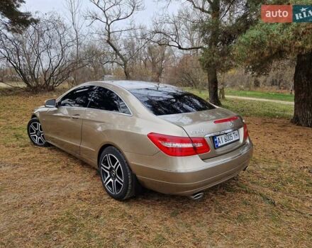 Бежевый Мерседес Е-Класс, объемом двигателя 2.99 л и пробегом 202 тыс. км за 15000 $, фото 4 на Automoto.ua