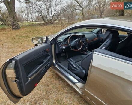 Бежевый Мерседес Е-Класс, объемом двигателя 2.99 л и пробегом 202 тыс. км за 15000 $, фото 26 на Automoto.ua