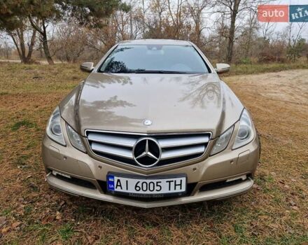 Бежевый Мерседес Е-Класс, объемом двигателя 2.99 л и пробегом 202 тыс. км за 15000 $, фото 2 на Automoto.ua