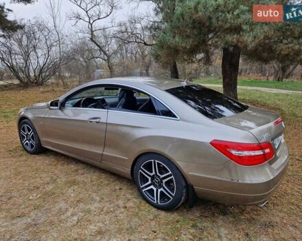 Бежевый Мерседес Е-Класс, объемом двигателя 2.99 л и пробегом 202 тыс. км за 15000 $, фото 14 на Automoto.ua