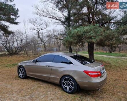 Бежевый Мерседес Е-Класс, объемом двигателя 2.99 л и пробегом 202 тыс. км за 15000 $, фото 11 на Automoto.ua