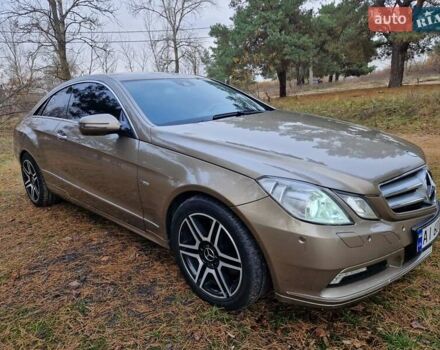 Бежевый Мерседес Е-Класс, объемом двигателя 2.99 л и пробегом 202 тыс. км за 15000 $, фото 8 на Automoto.ua