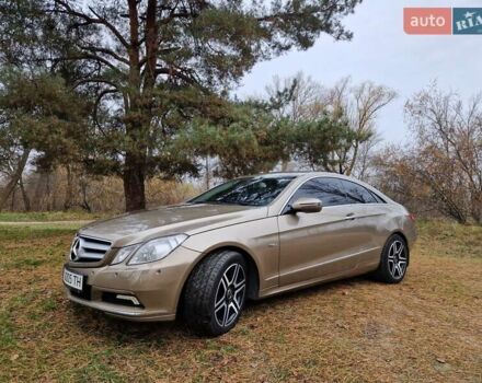Бежевый Мерседес Е-Класс, объемом двигателя 2.99 л и пробегом 202 тыс. км за 15000 $, фото 1 на Automoto.ua