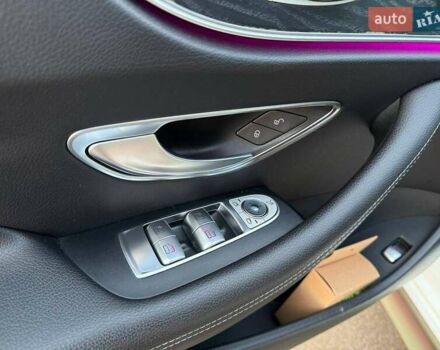 Бежевий Мерседес Е-Клас, об'ємом двигуна 2.99 л та пробігом 89 тис. км за 36990 $, фото 13 на Automoto.ua