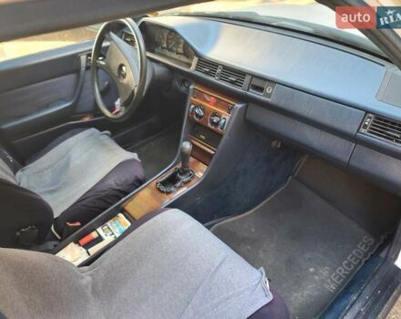 Бежевый Мерседес Е-Класс, объемом двигателя 2 л и пробегом 400 тыс. км за 2700 $, фото 3 на Automoto.ua