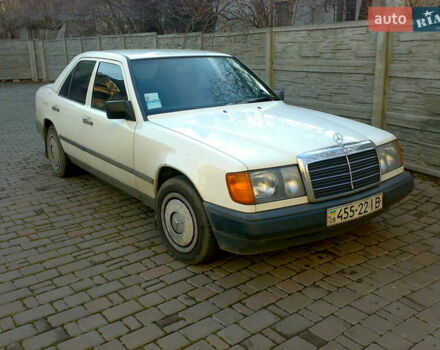 Бежевый Мерседес Е-Класс, объемом двигателя 2 л и пробегом 400 тыс. км за 2700 $, фото 7 на Automoto.ua