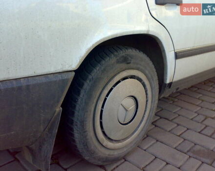 Бежевый Мерседес Е-Класс, объемом двигателя 2 л и пробегом 400 тыс. км за 2700 $, фото 11 на Automoto.ua