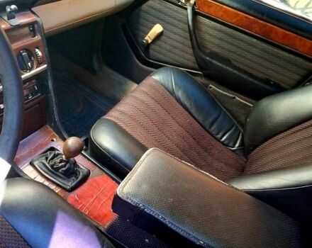 Бежевый Мерседес Е-Класс, объемом двигателя 2 л и пробегом 493 тыс. км за 1500 $, фото 2 на Automoto.ua