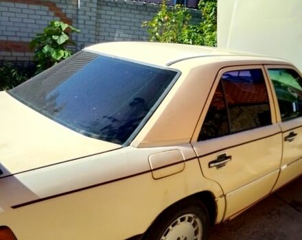 Бежевый Мерседес Е-Класс, объемом двигателя 2 л и пробегом 493 тыс. км за 1500 $, фото 5 на Automoto.ua