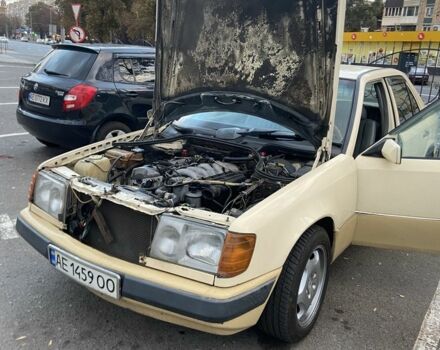Мерседес Е-Класс 1987 в Кривом Роге на Automoto.ua Бежевый Мерседес Е-Класс, объемом двигателя 2.5 л и пробегом 306 тыс. км за 2300 $, фото 4 на Automoto.ua