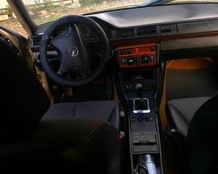 Бежевый Мерседес Е-Класс, объемом двигателя 3 л и пробегом 0 тыс. км за 1680 $, фото 4 на Automoto.ua