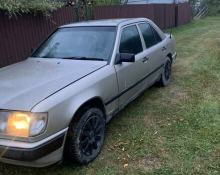 Бежевый Мерседес Е-Класс, объемом двигателя 2 л и пробегом 420 тыс. км за 1400 $, фото 2 на Automoto.ua