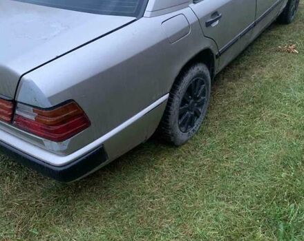 Бежевый Мерседес Е-Класс, объемом двигателя 2 л и пробегом 420 тыс. км за 1400 $, фото 5 на Automoto.ua