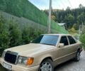 Бежевий Мерседес Е-Клас, об'ємом двигуна 2 л та пробігом 300 тис. км за 2999 $, фото 1 на Automoto.ua