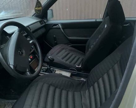 Бежевый Мерседес Е-Класс, объемом двигателя 2 л и пробегом 420 тыс. км за 1400 $, фото 4 на Automoto.ua