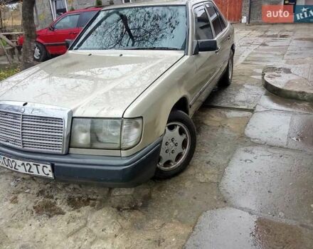 Бежевий Мерседес Е-Клас, об'ємом двигуна 2 л та пробігом 380 тис. км за 1550 $, фото 2 на Automoto.ua